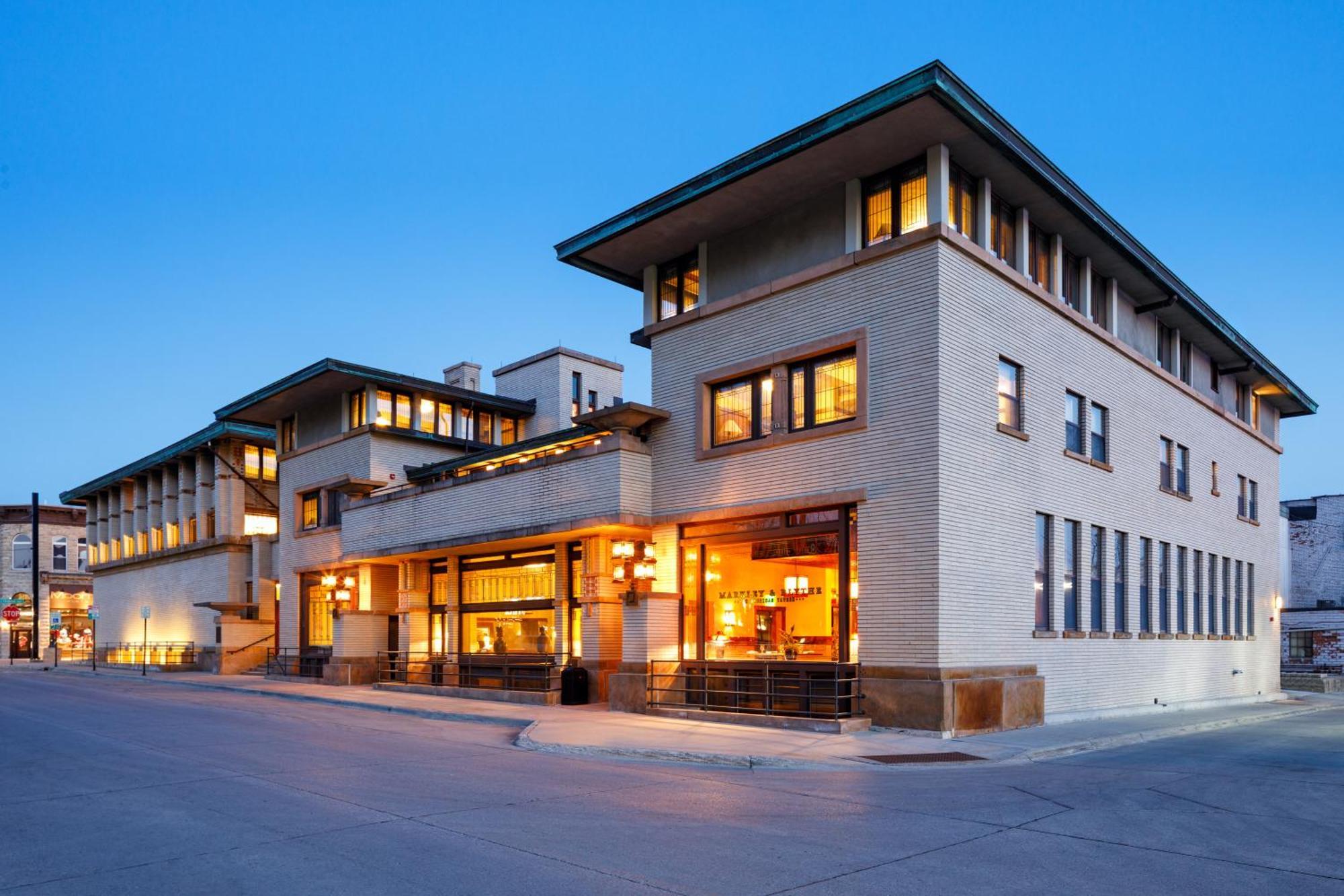 The Historic Park Inn Hotel Мейсон-Сити Экстерьер фото