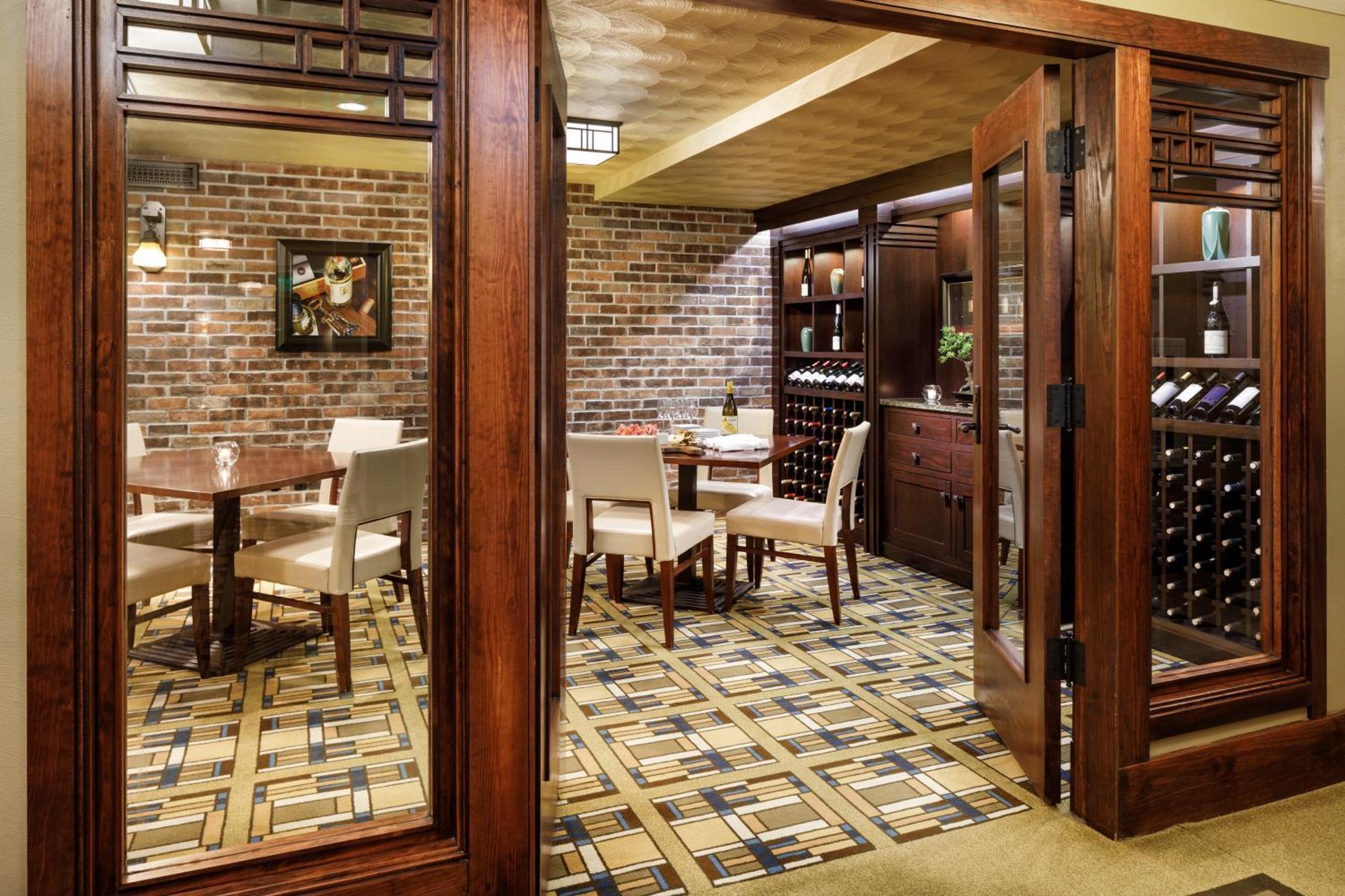 The Historic Park Inn Hotel Мейсон-Сити Экстерьер фото